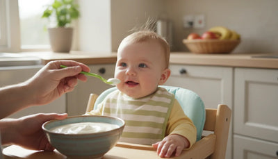 À quel âge donner des yaourts normaux à bébé : conseils pratiques